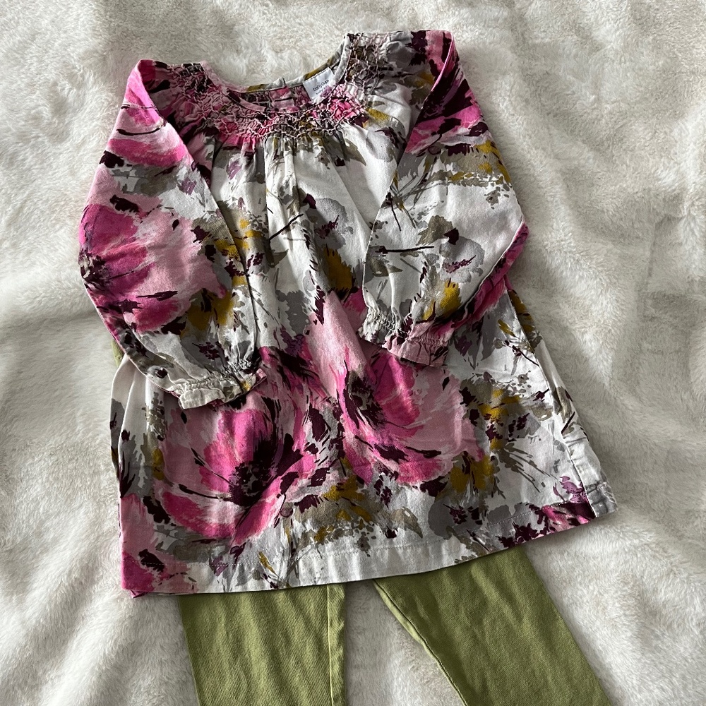 Baby Gap top with green leggings